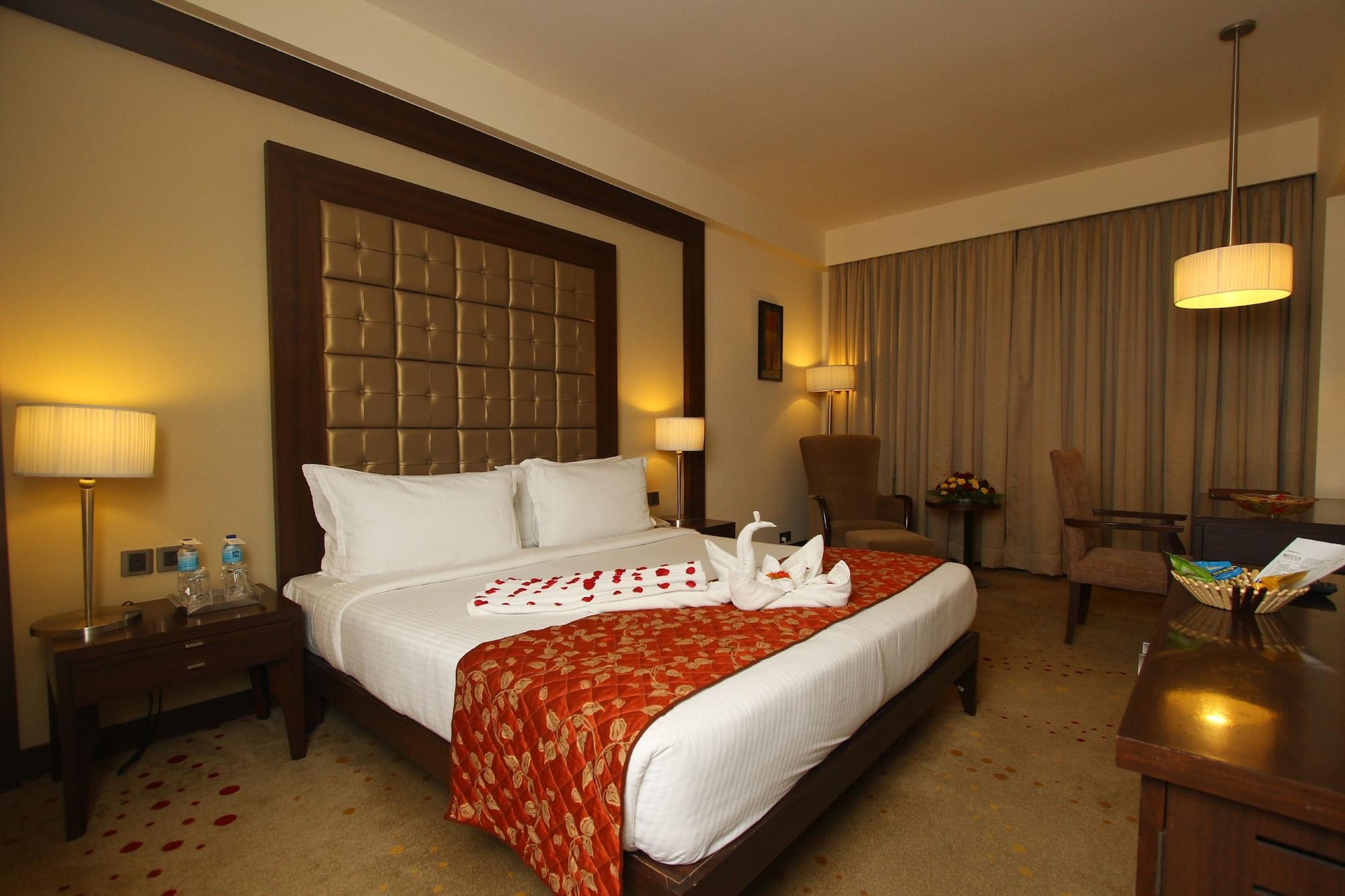 The Cambay Grand Hotel Ahmedabad Exterior photo
