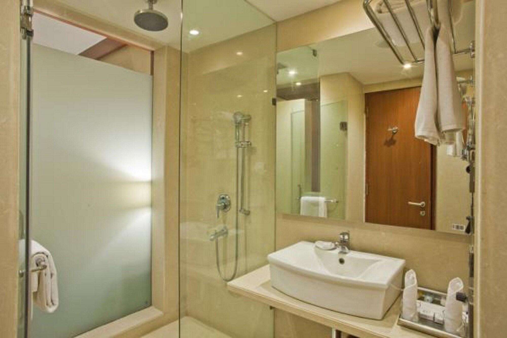 The Cambay Grand Hotel Ahmedabad Exterior photo