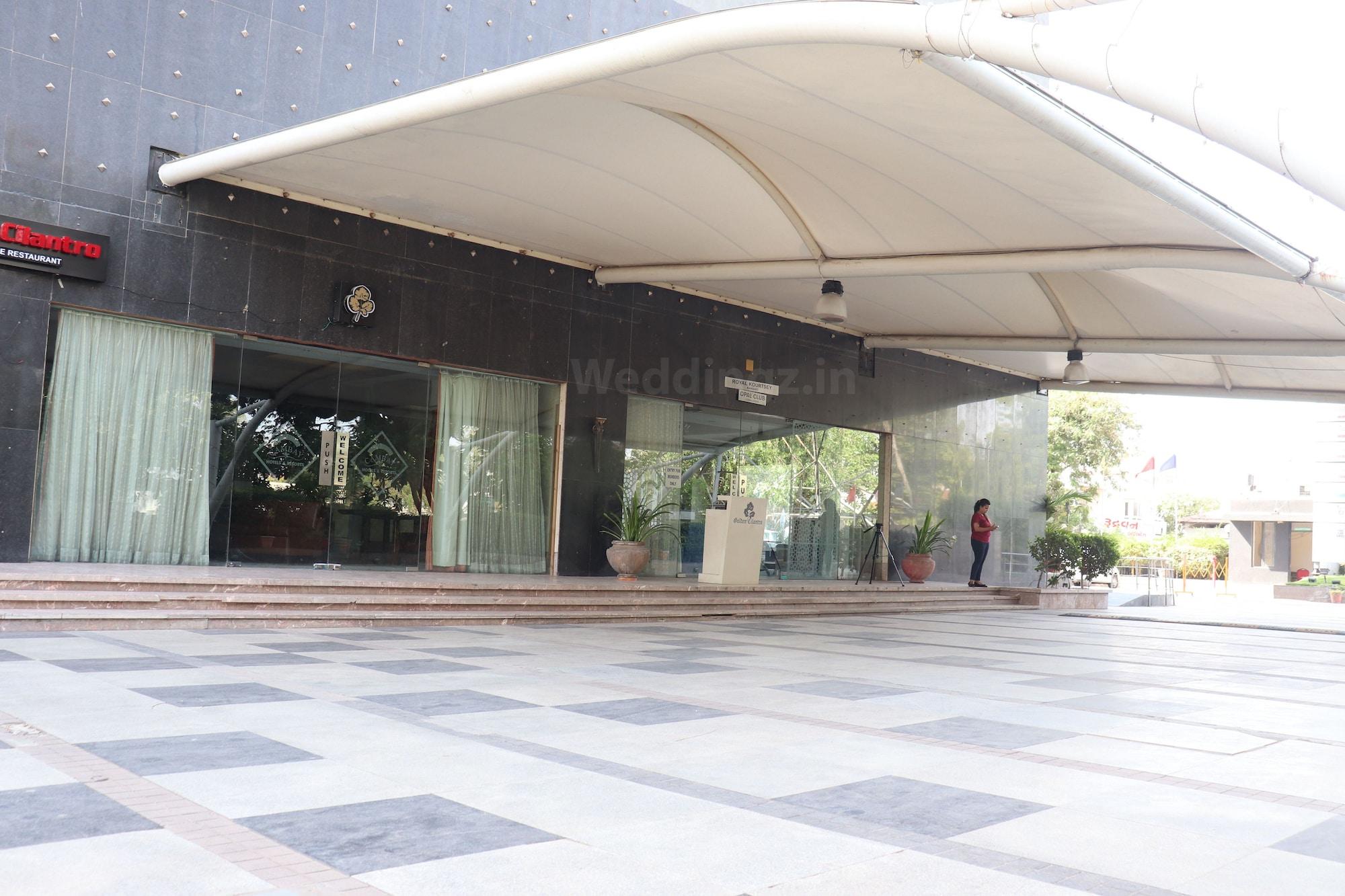 The Cambay Grand Hotel Ahmedabad Exterior photo