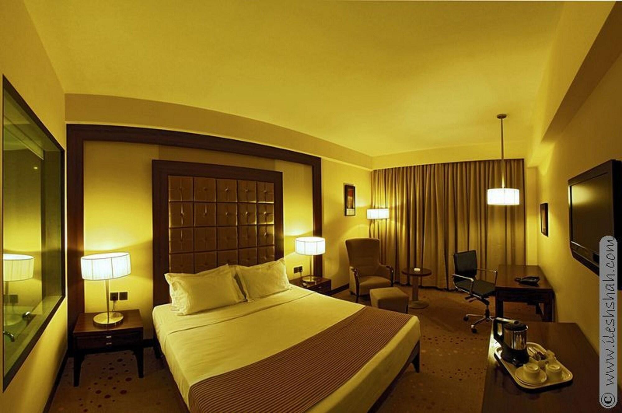 The Cambay Grand Hotel Ahmedabad Exterior photo