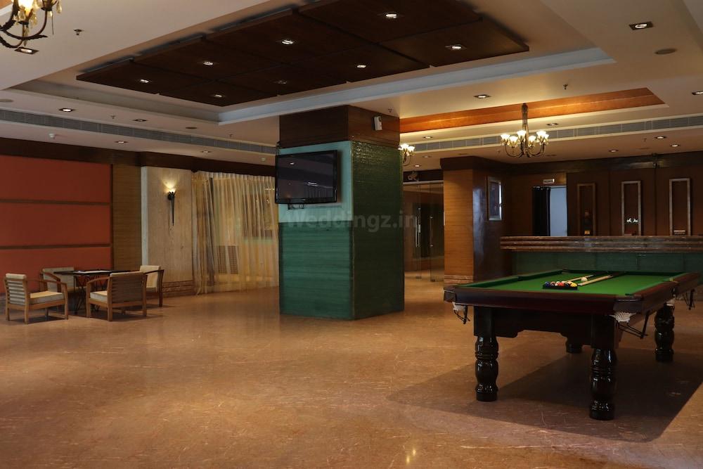 The Cambay Grand Hotel Ahmedabad Exterior photo