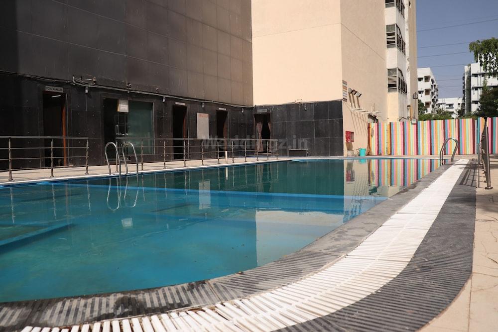 The Cambay Grand Hotel Ahmedabad Exterior photo