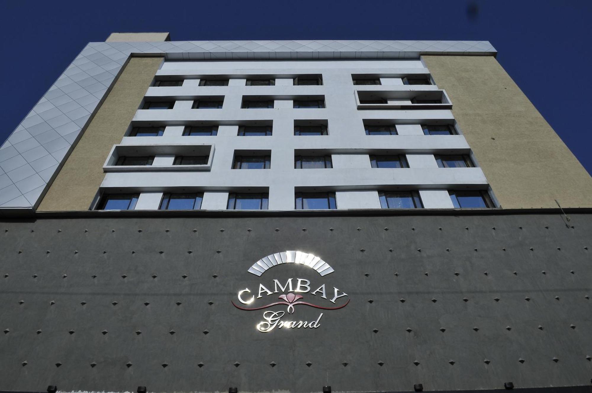 The Cambay Grand Hotel Ahmedabad Exterior photo