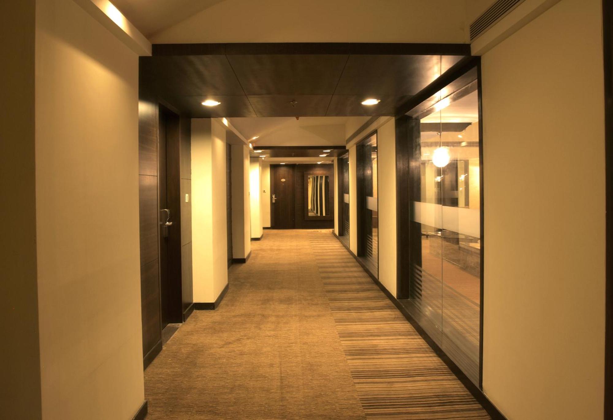 The Cambay Grand Hotel Ahmedabad Exterior photo