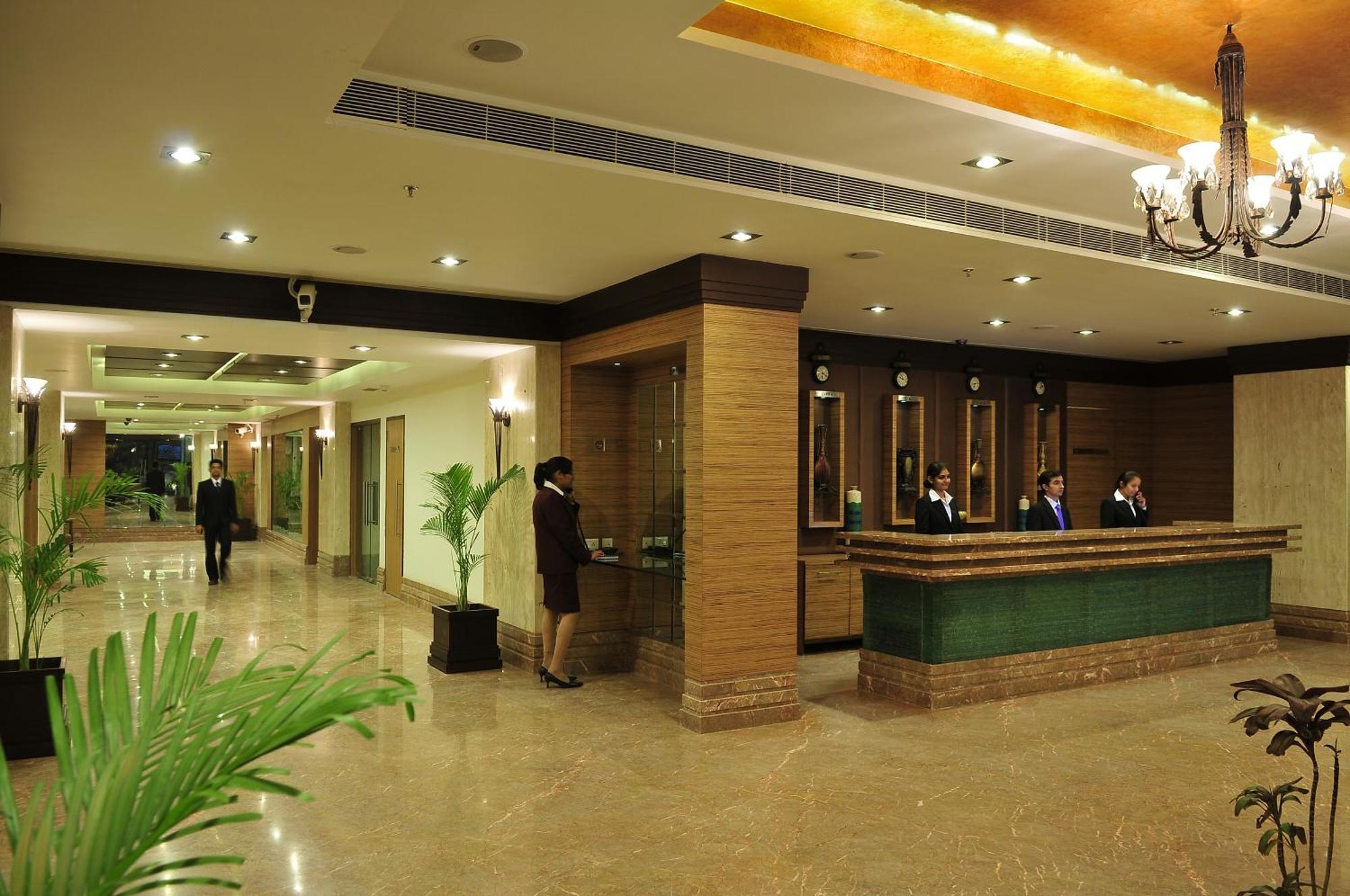The Cambay Grand Hotel Ahmedabad Exterior photo