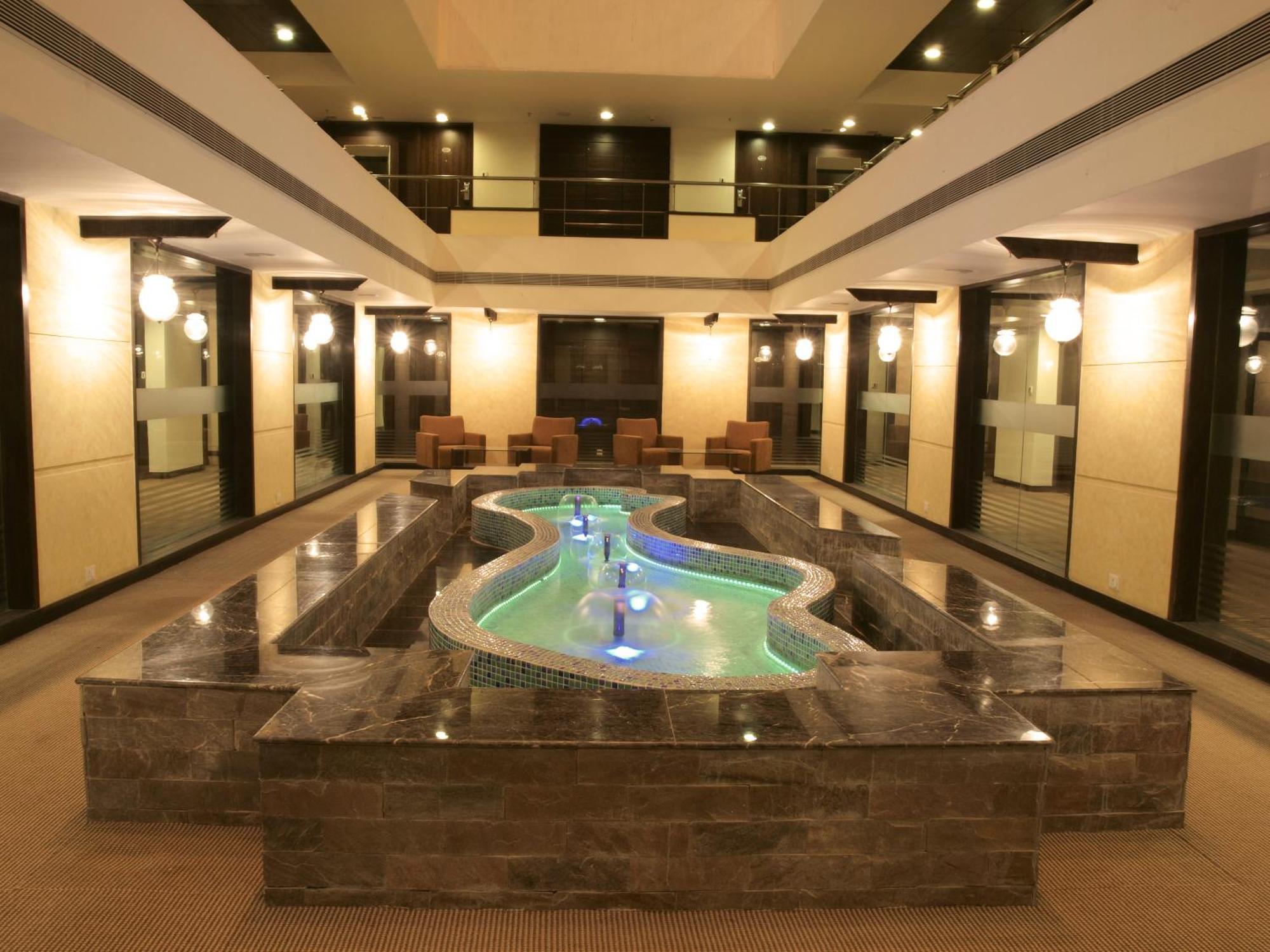 The Cambay Grand Hotel Ahmedabad Exterior photo