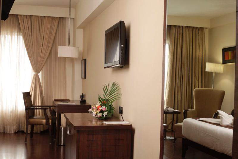 The Cambay Grand Hotel Ahmedabad Exterior photo