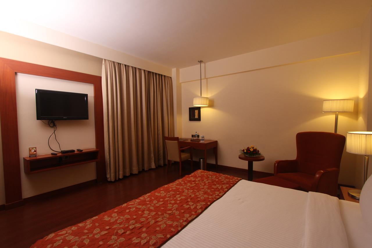 The Cambay Grand Hotel Ahmedabad Exterior photo