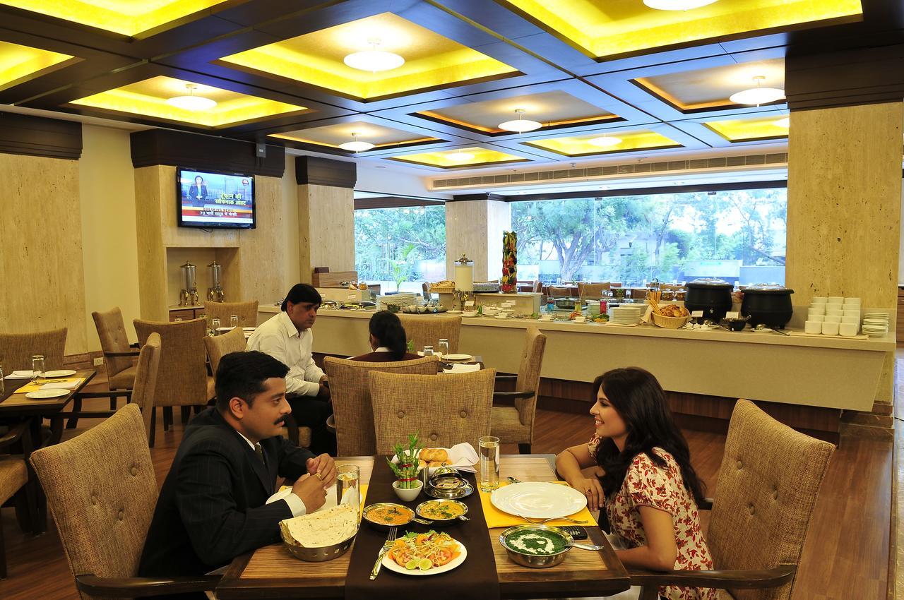 The Cambay Grand Hotel Ahmedabad Exterior photo