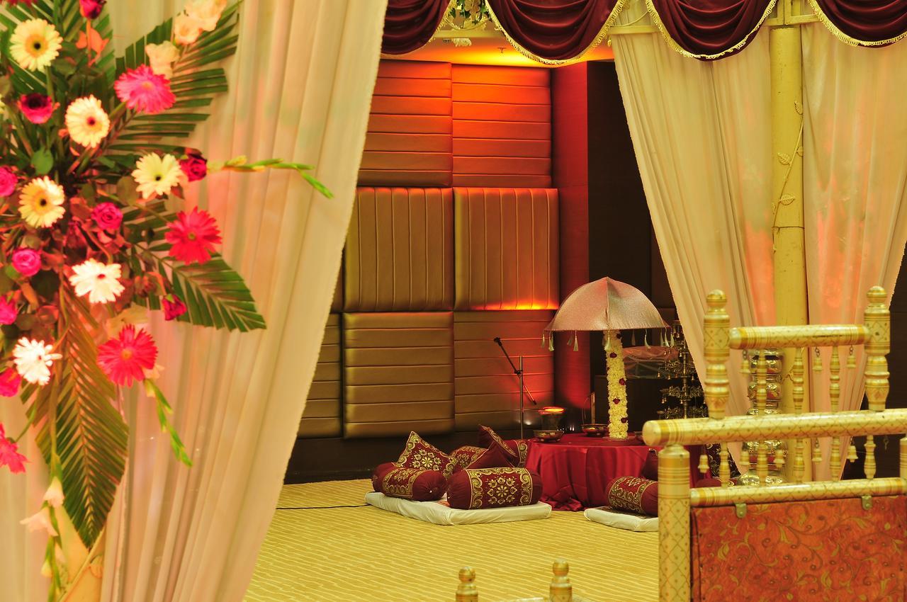 The Cambay Grand Hotel Ahmedabad Exterior photo