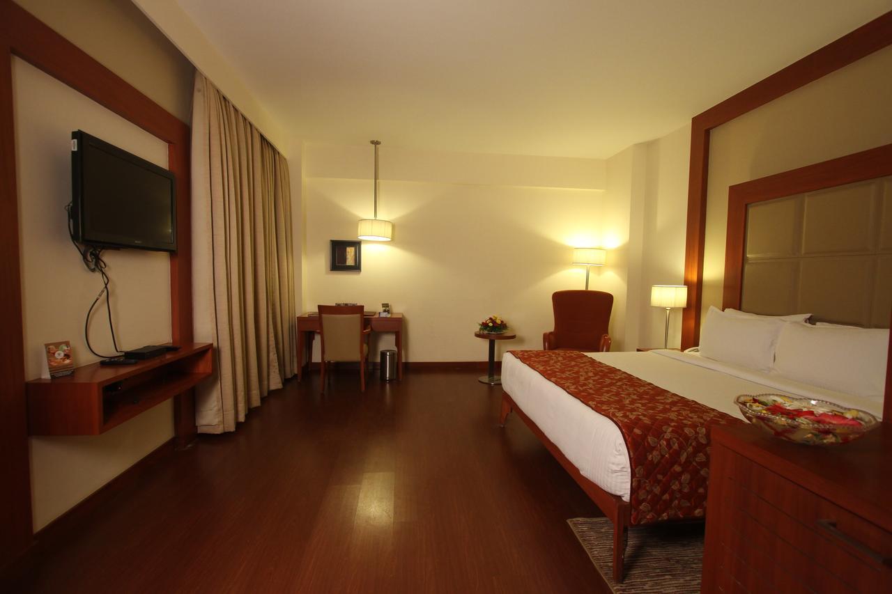 The Cambay Grand Hotel Ahmedabad Exterior photo