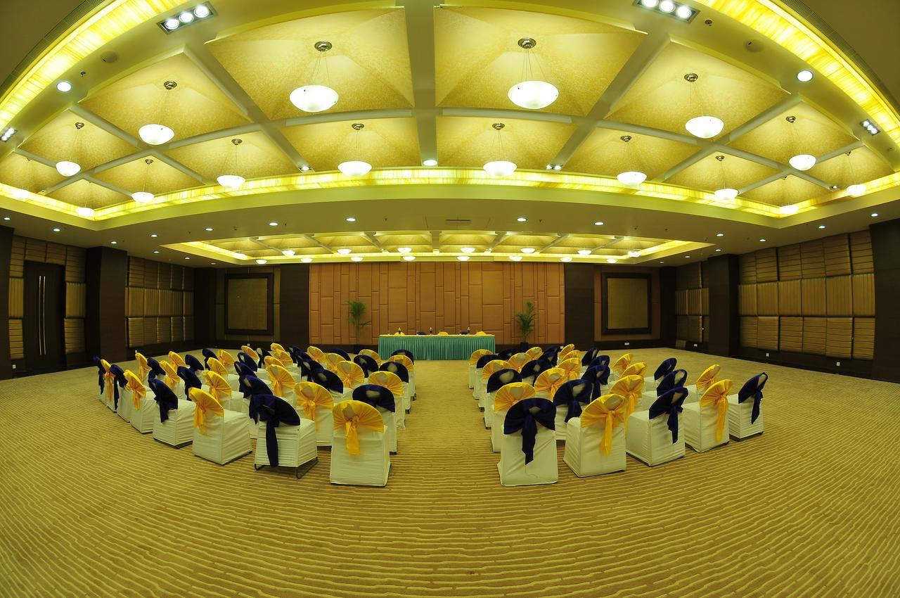 The Cambay Grand Hotel Ahmedabad Exterior photo