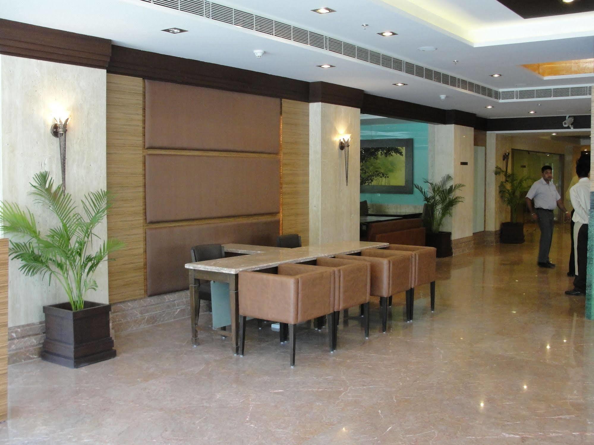 The Cambay Grand Hotel Ahmedabad Exterior photo