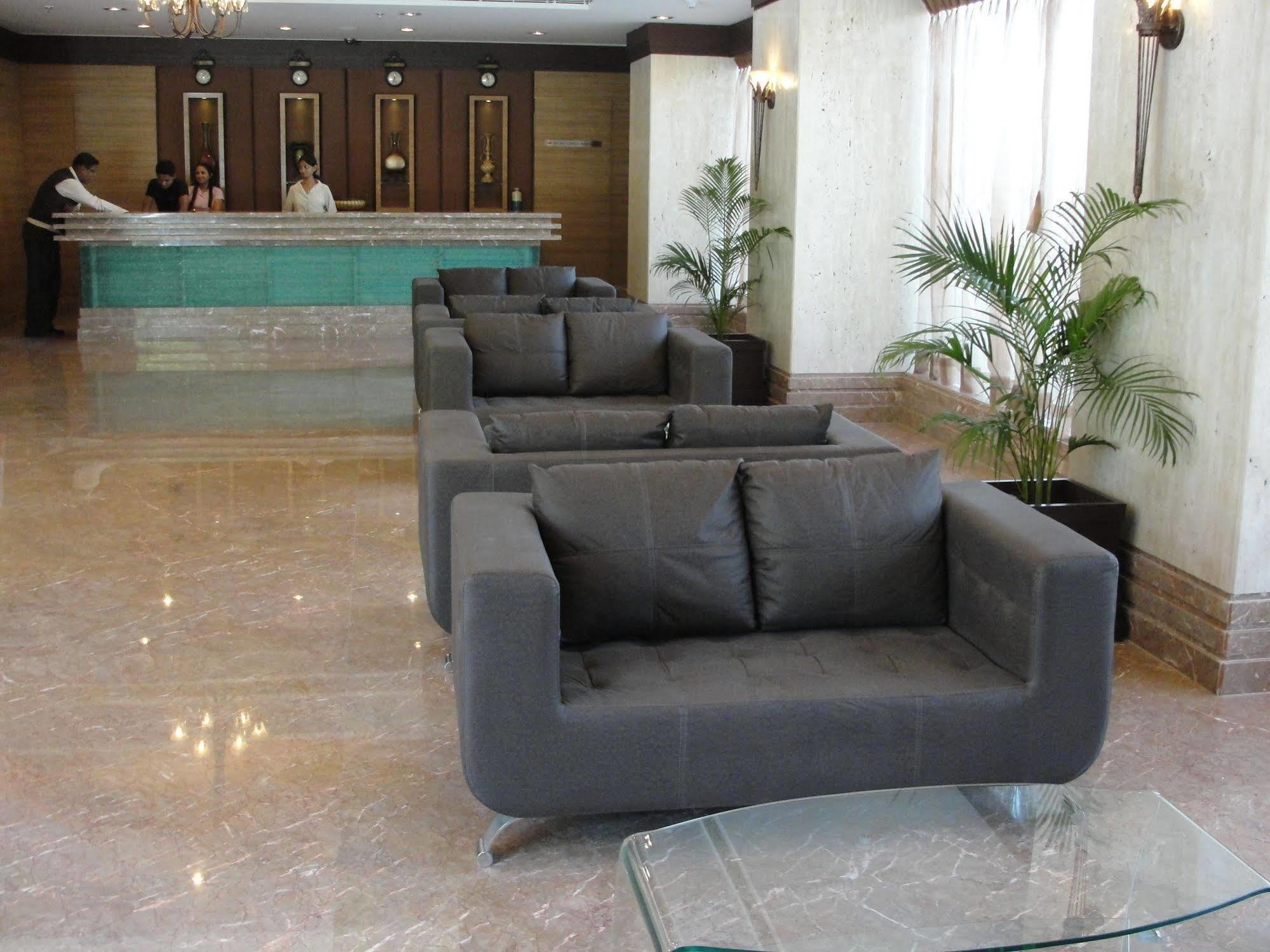 The Cambay Grand Hotel Ahmedabad Exterior photo