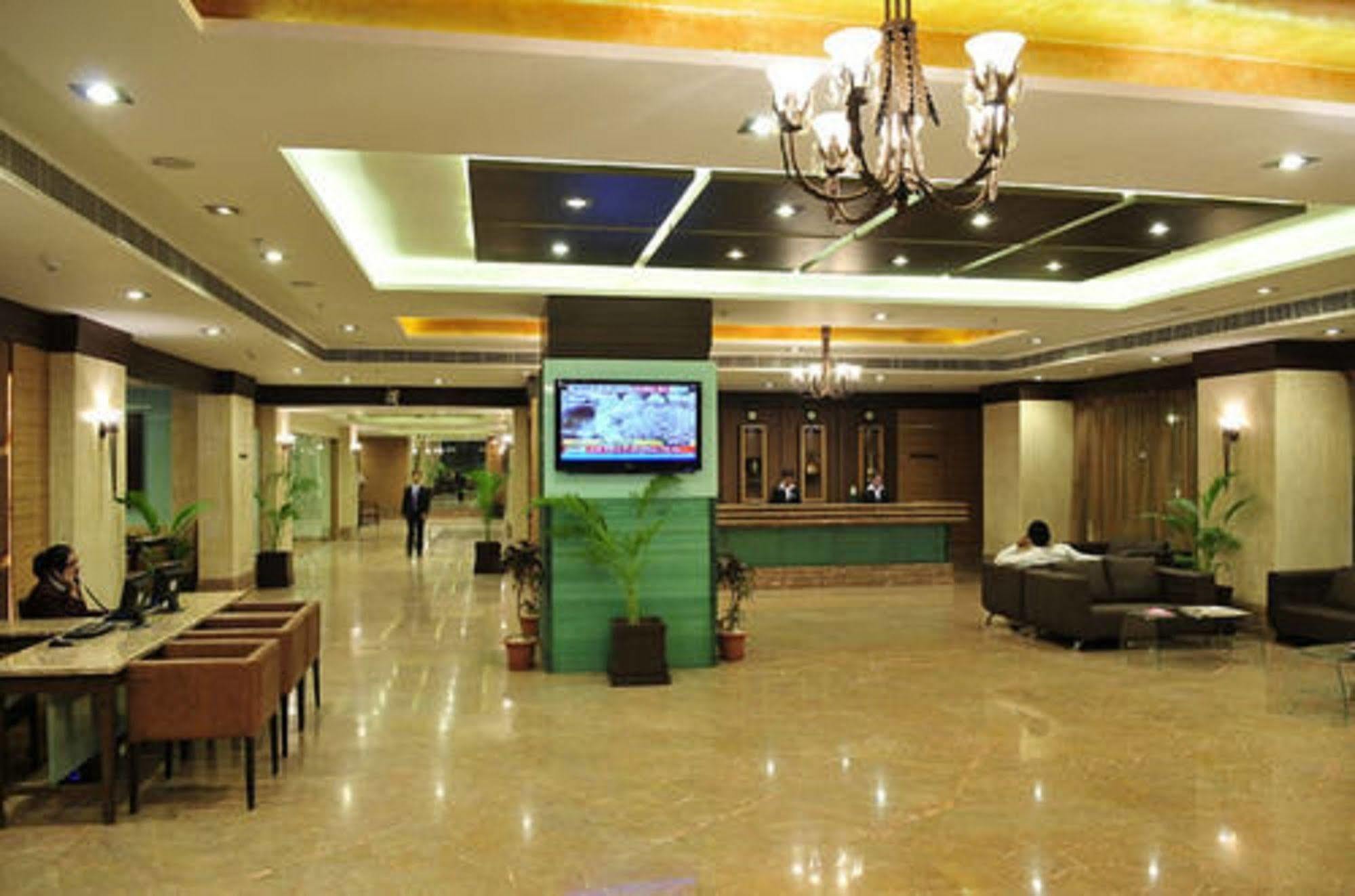 The Cambay Grand Hotel Ahmedabad Exterior photo