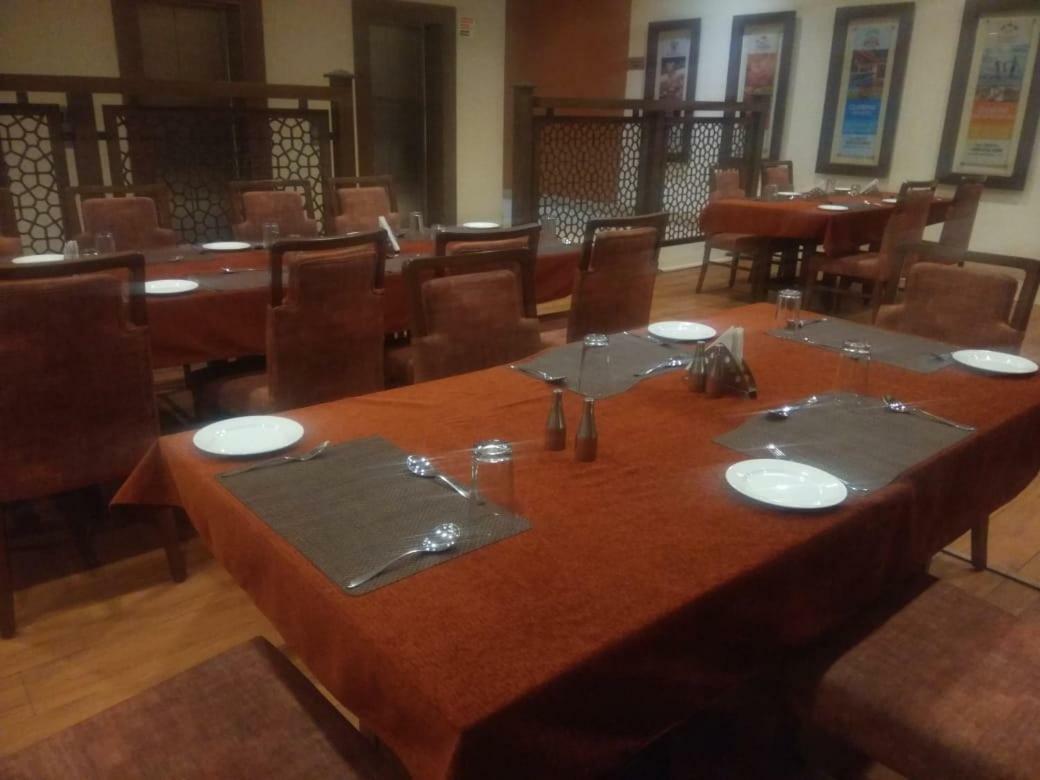 The Cambay Grand Hotel Ahmedabad Exterior photo