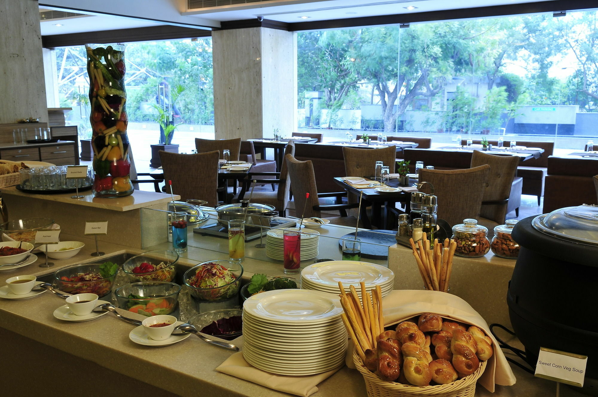 The Cambay Grand Hotel Ahmedabad Exterior photo